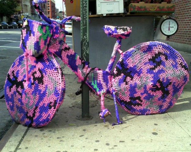 NYC yarn bomb