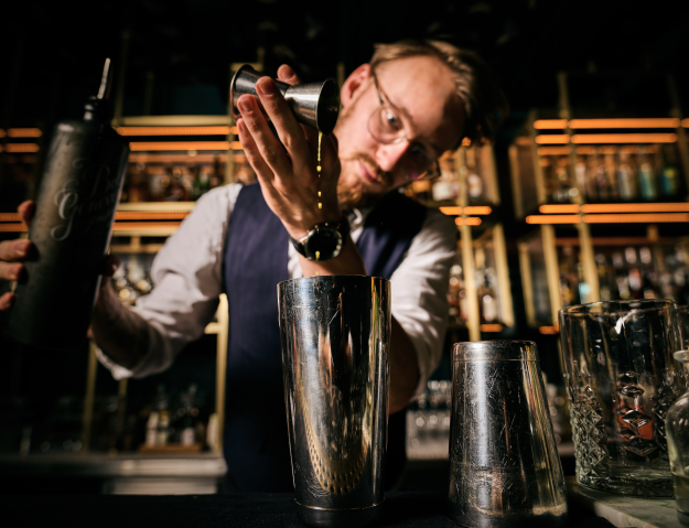 Head Bartender Thomas Datema Mixes Gin Cocktail