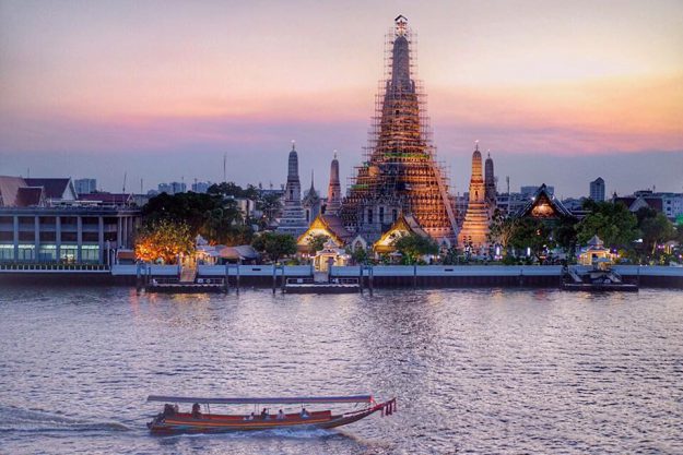 Sunset over the Chao Phraya River @vsoipetch